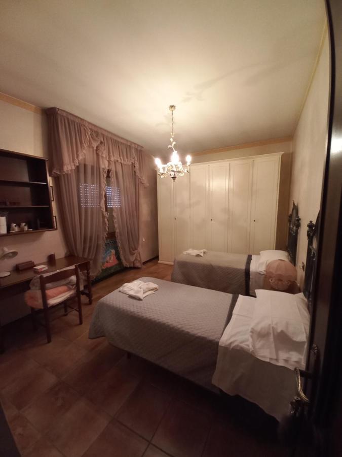 Casa Guerrino Acomodação com café da manhã LʼAquila Exterior foto