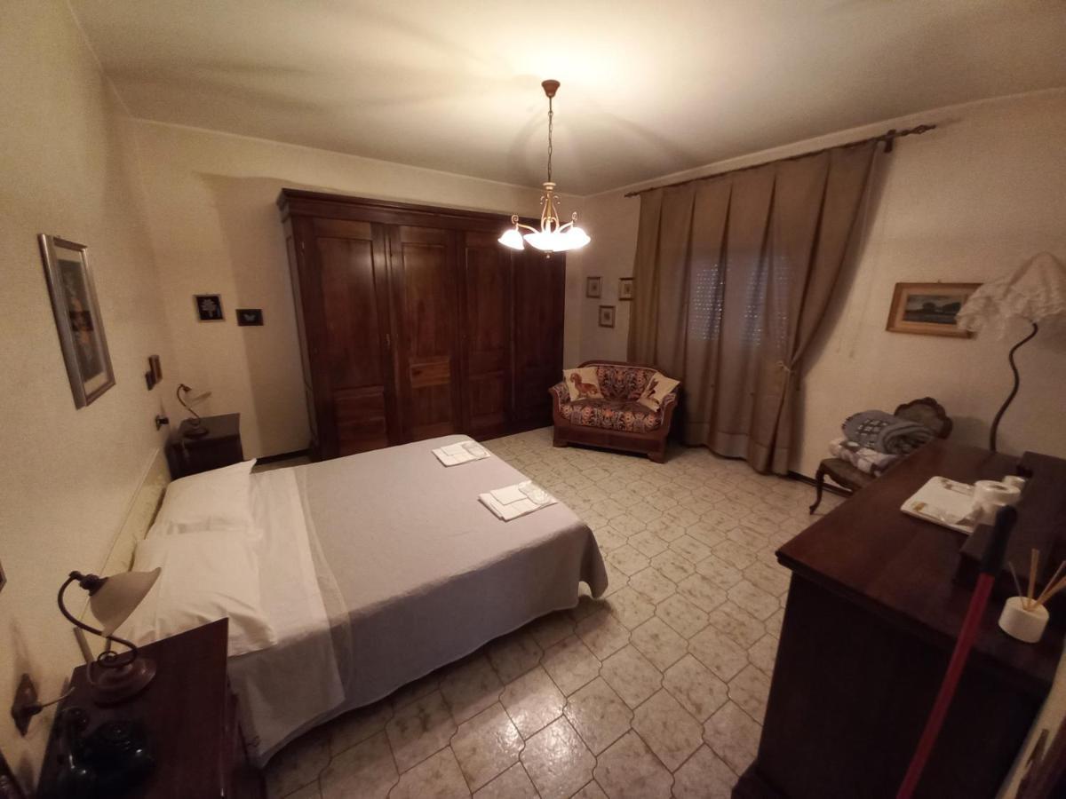 Casa Guerrino Acomodação com café da manhã LʼAquila Quarto foto